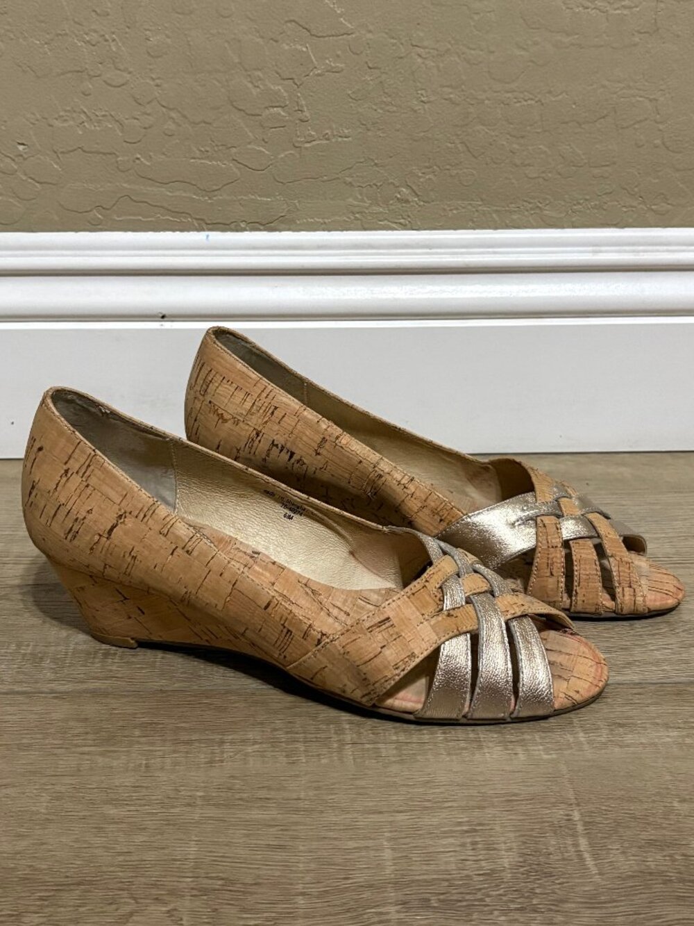 Johnston & Murphy Wedge Sandals Size 6.5 Cork